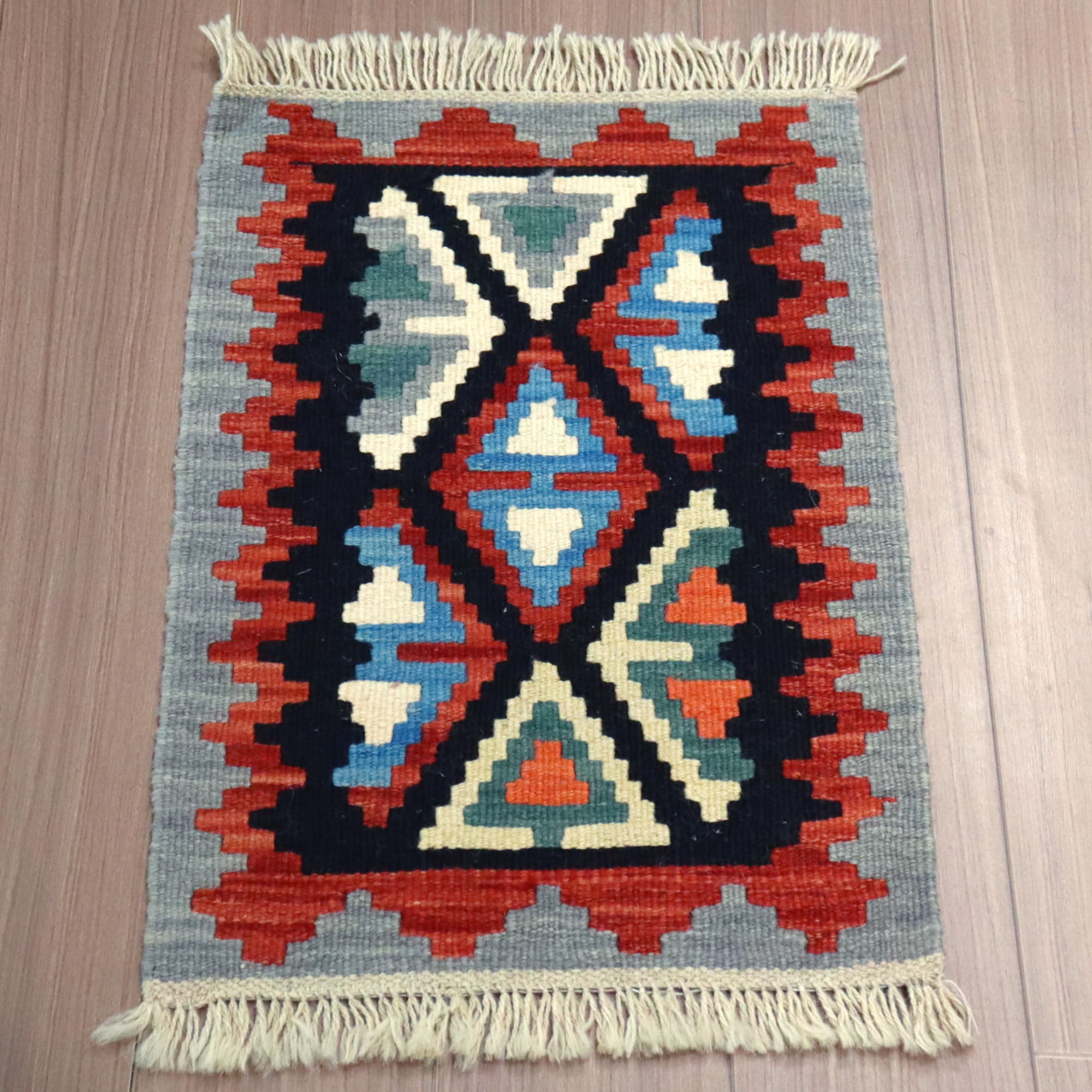 カシュカイ族の手織りキリム・シラーズ 63×43cm 発色のよいカラフルモチーフ