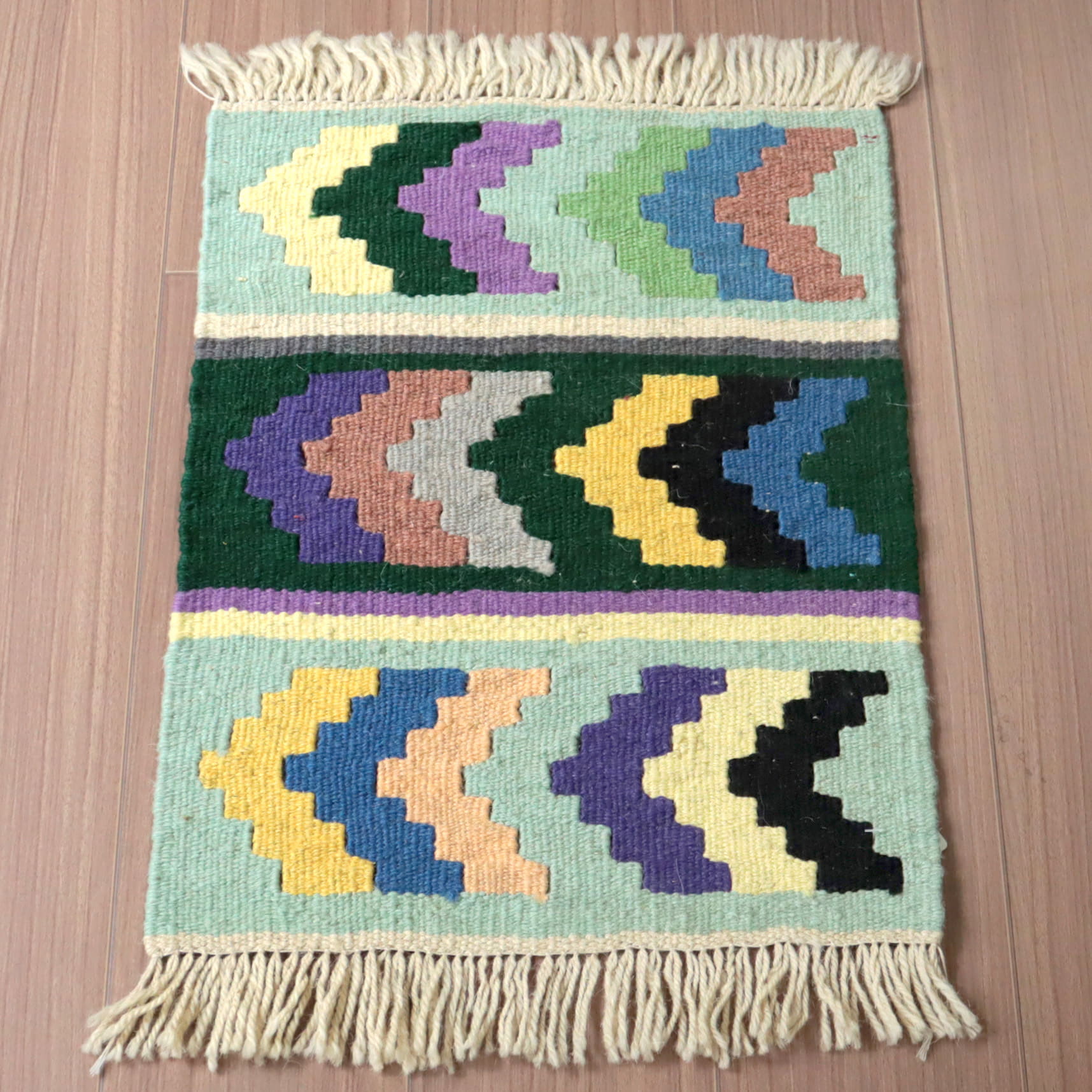 キリム カシュカイ族の手織りキリム 54×44cm カラフルモチーフ