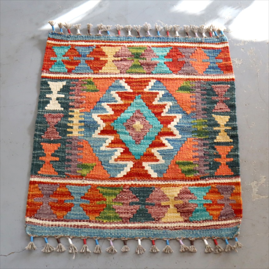 ミニキリム　54×49cm カラフルな幾何学モチーフ手織り　ウール　アフガンキリム