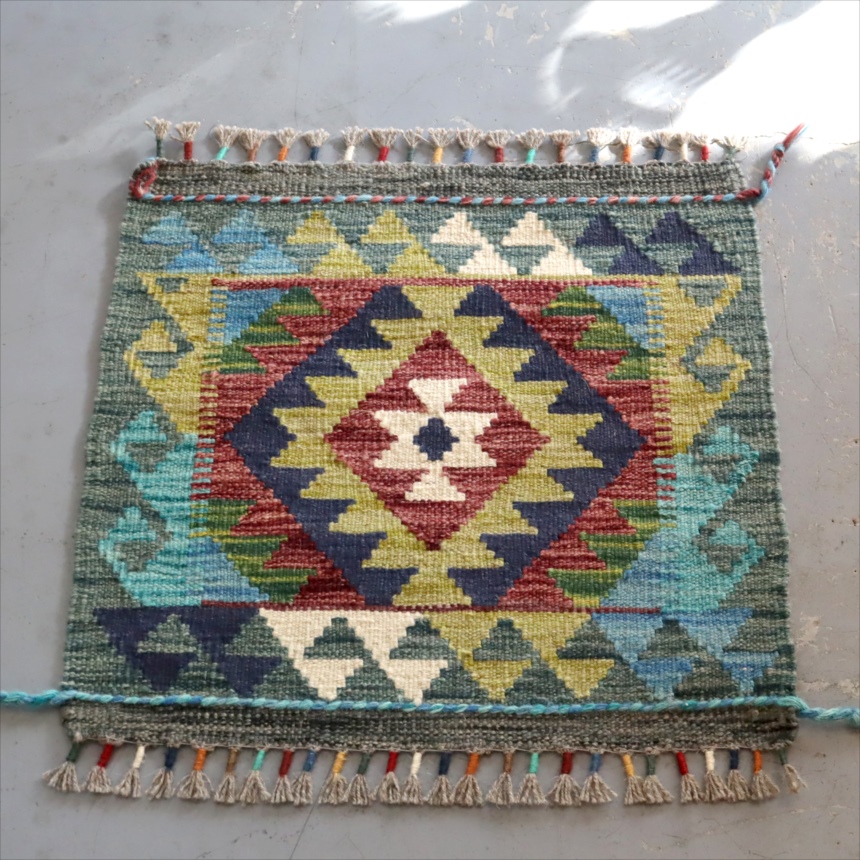 ミニキリム　48×51cm カラフルな幾何学モチーフ手織り　ウール　アフガンキリム