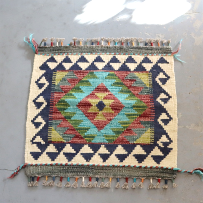 ミニキリム　50×53cm カラフルな幾何学モチーフ手織り　ウール　アフガンキリム