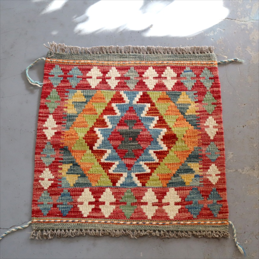 ミニキリム　51×50cm カラフルな幾何学モチーフ手織り　ウール　アフガンキリム