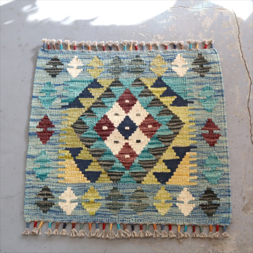 ミニキリム　52×54cm カラフルな幾何学モチーフ手織り　ウール　アフガンキリム