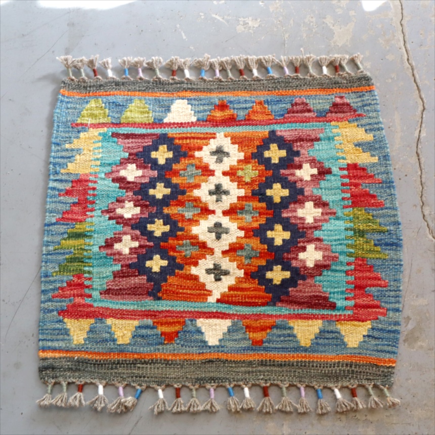 ミニキリム　48×49cm カラフルな幾何学モチーフ手織り　ウール　アフガンキリム