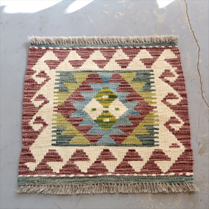 ミニキリム　48×51cm カラフルな幾何学モチーフ手織り　ウール　アフガンキリム