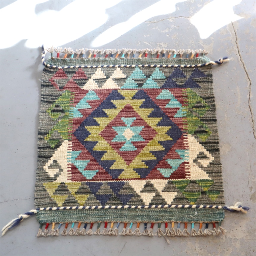 ミニキリム　53×52cm カラフルな幾何学モチーフ手織り　ウール　アフガンキリム