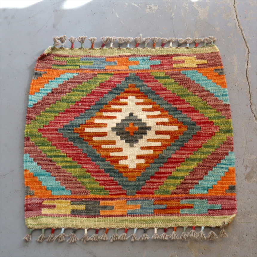 ミニキリム　50×53cm カラフルな幾何学モチーフ手織り　ウール　アフガンキリム