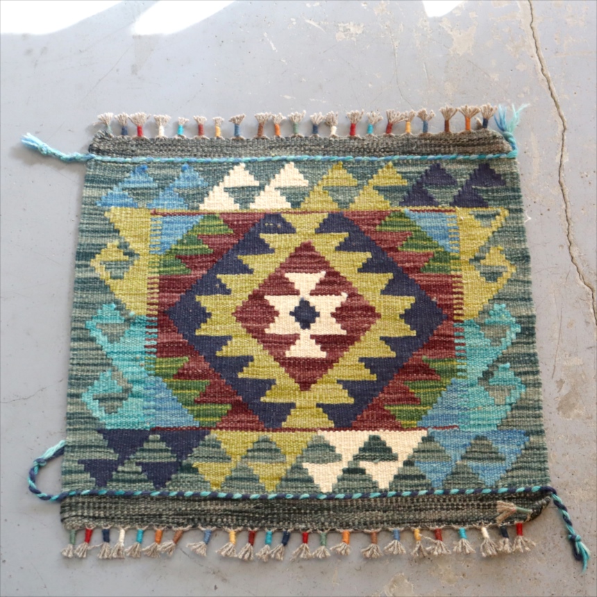 ミニキリム　49×53cm カラフルな幾何学モチーフ手織り　ウール　アフガンキリム