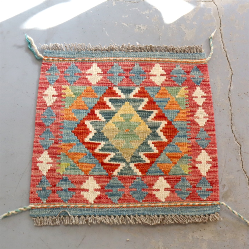 ミニキリム　48×48cm カラフルな幾何学モチーフ手織り　ウール　アフガンキリム