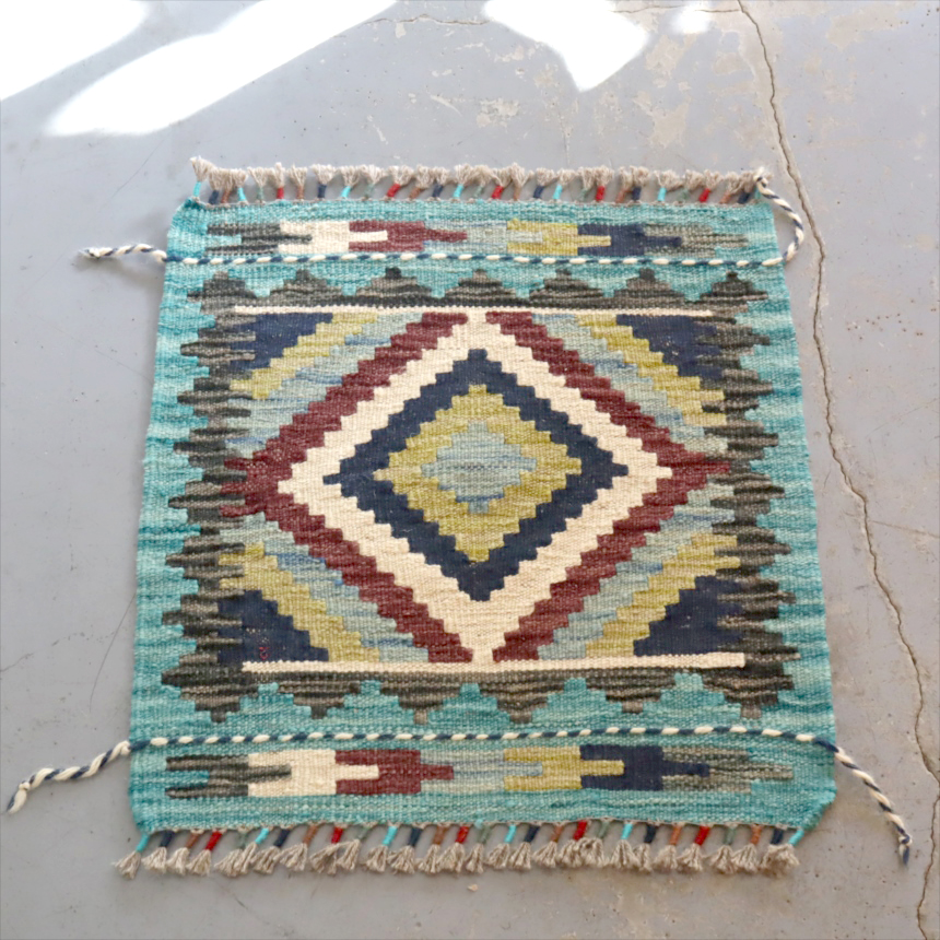 ミニキリム　52×51cm カラフルな幾何学モチーフ手織り　ウール　アフガンキリム