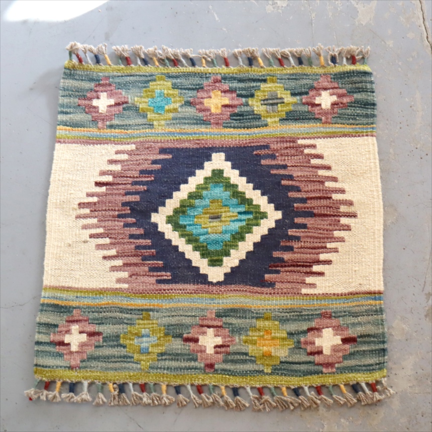 ミニキリム　50×50cm カラフルな幾何学モチーフ手織り　ウール　アフガンキリム