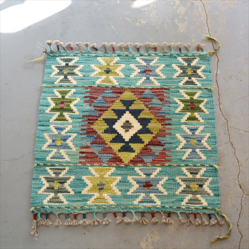 ミニキリム　52×55cm カラフルな幾何学モチーフ手織り　ウール　アフガンキリム