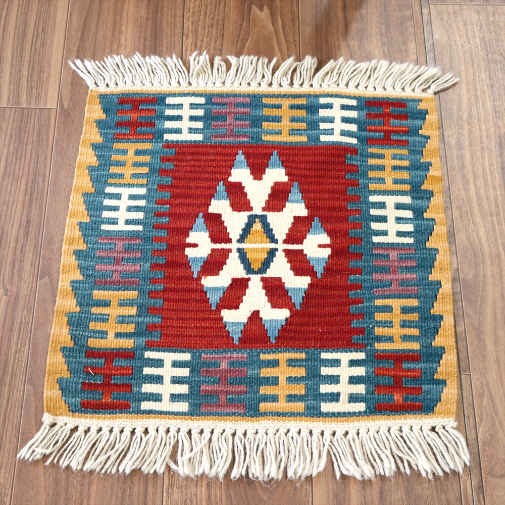 トルコのカイセリキリム・ミンダーサイズ46×44cm トルコキリム手織り・ウール１００％