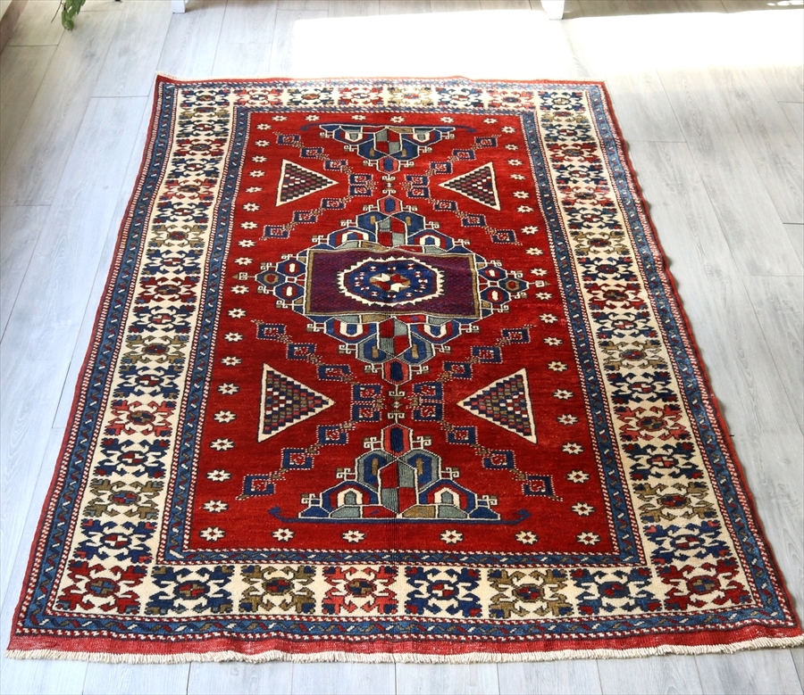 オールドカーペット・エリアラグ　/カリヨラ トルコ絨毯　ベルガマ地方の伝統柄