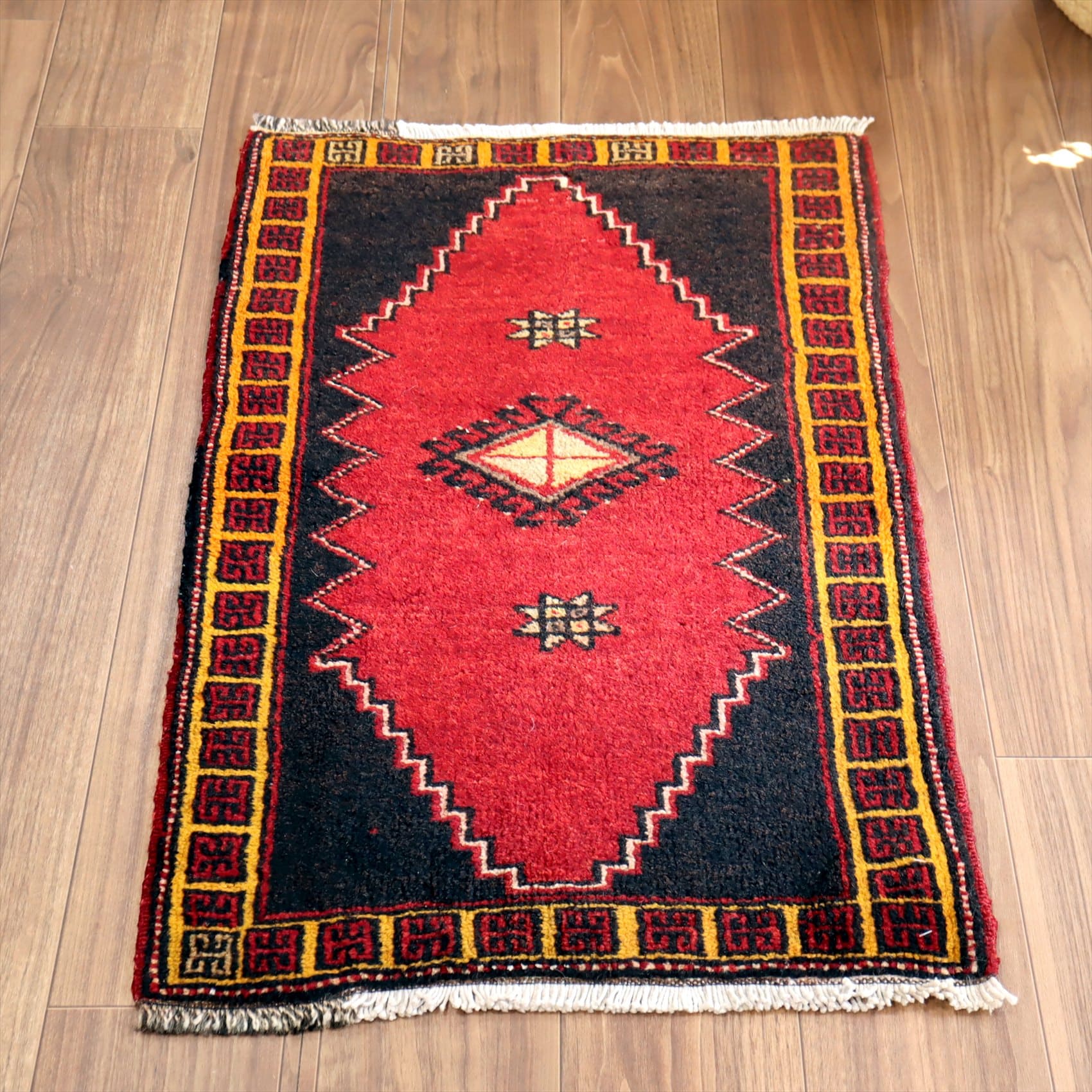 オールドカーペット　トルコ絨毯/ヤストゥク82×56cm 赤い六角メダリオン