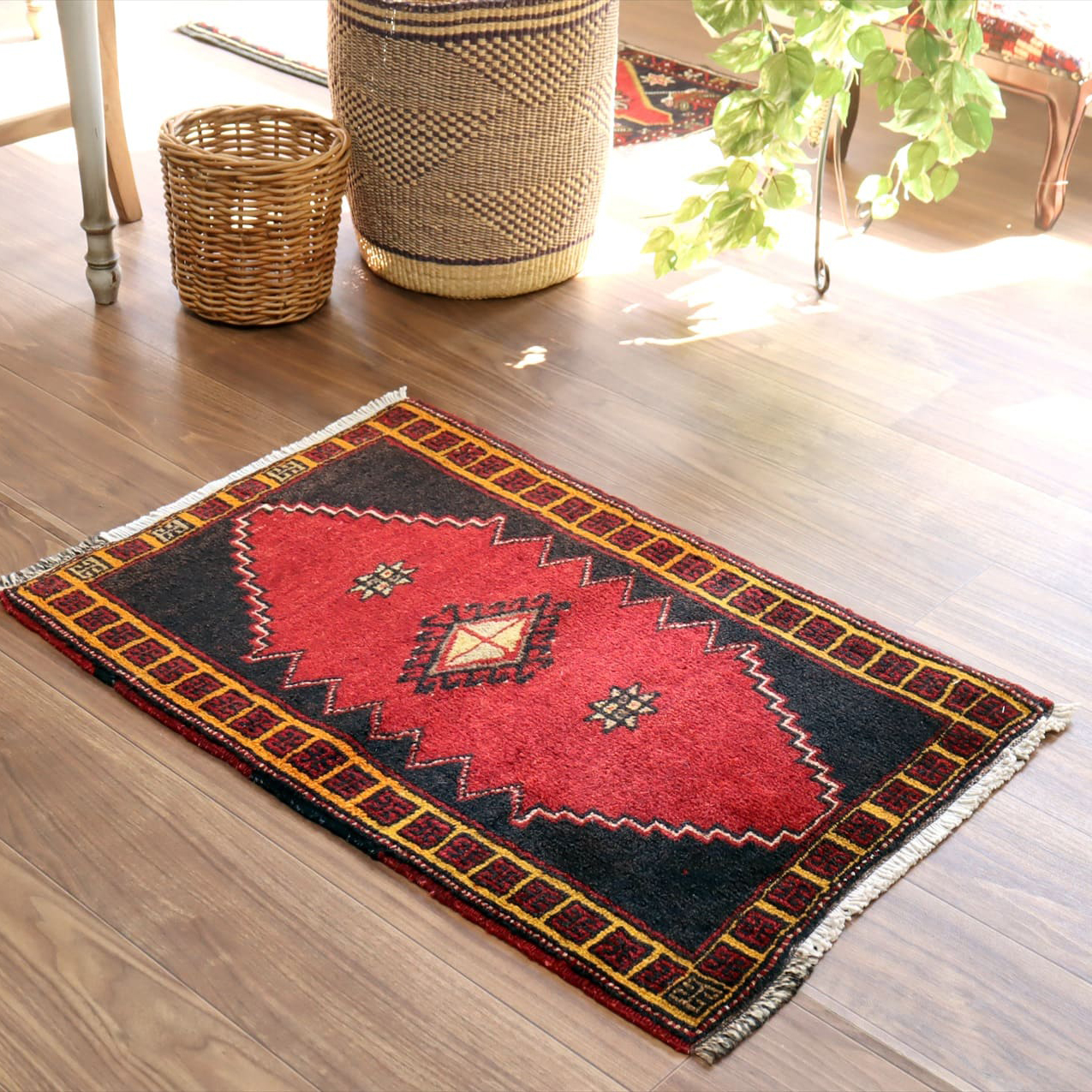オールドカーペット　トルコ絨毯/ヤストゥク82×56cm 赤い六角メダリオン