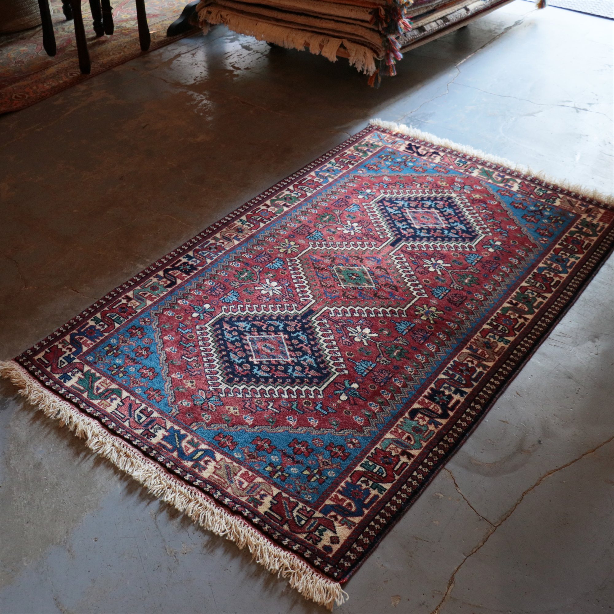 トライバルラグ　部族絨毯　イラン南部ヤラメ　Yalameh 131×85cm レッド＆ブルー 六角メダリオン