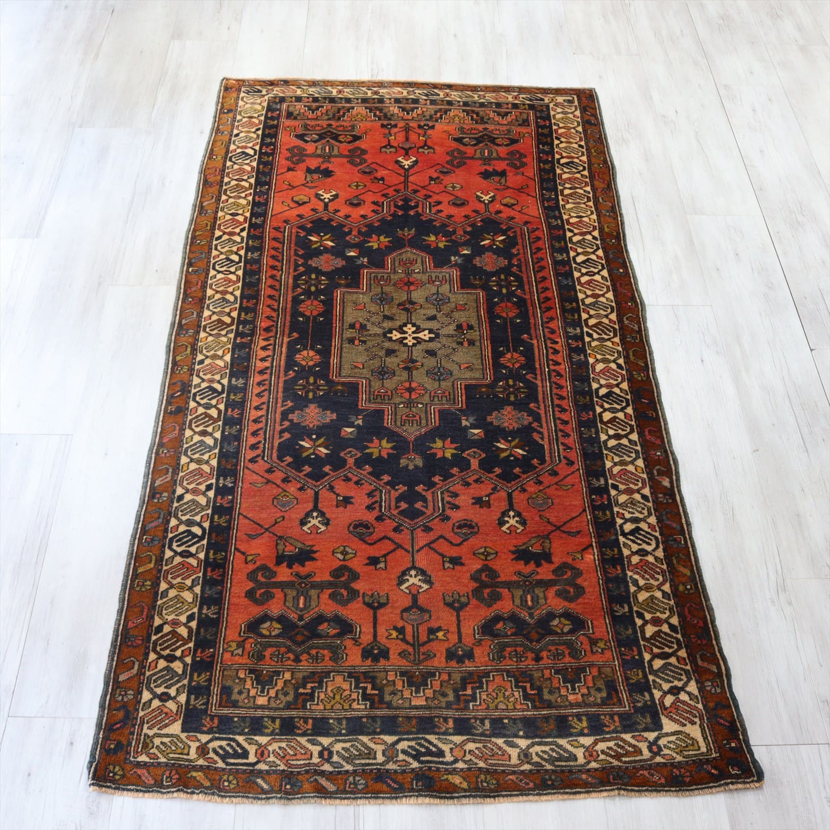 オールドカーペット・ヤヒヤル　トルコ手織り絨毯234×122cm ドラゴンの爪をもつ幾何学モチーフ