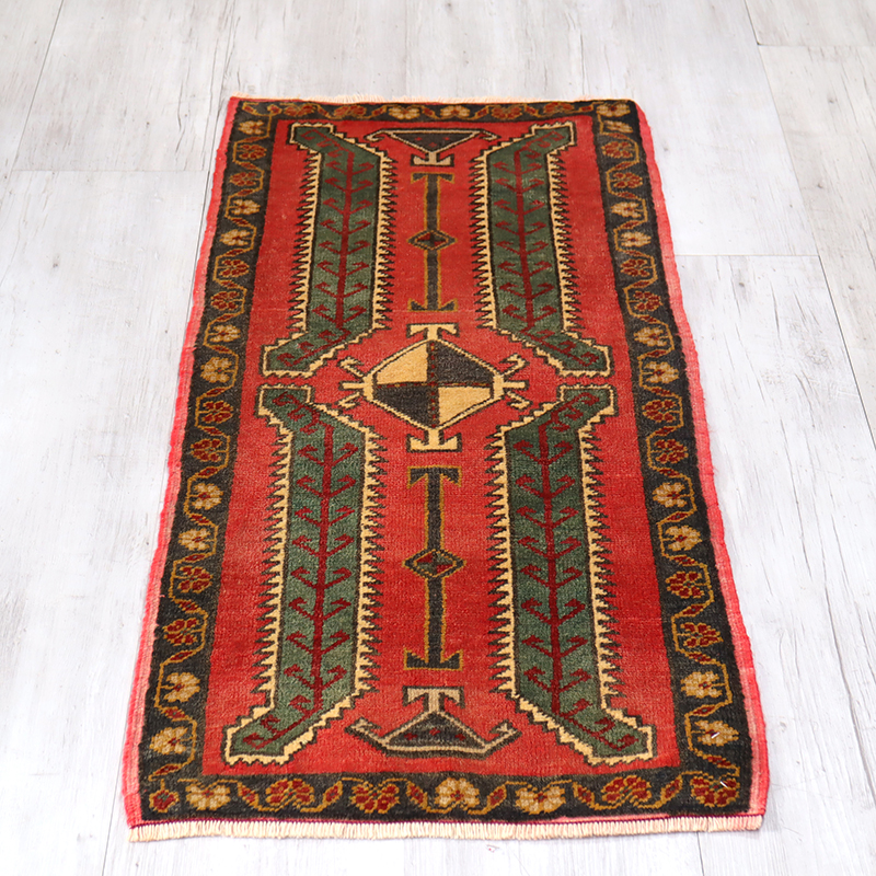 トライバルラグ・トルコ絨毯　108×52cm ヤストゥク　手織りヴィンテージラグ　コンヤ・エミールガジ