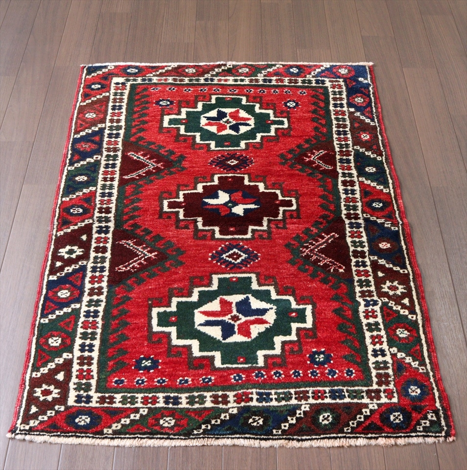 手織りラグ・トルコ絨毯　ドゥシュメアルトゥ108×76cm 階段状のメダリオン