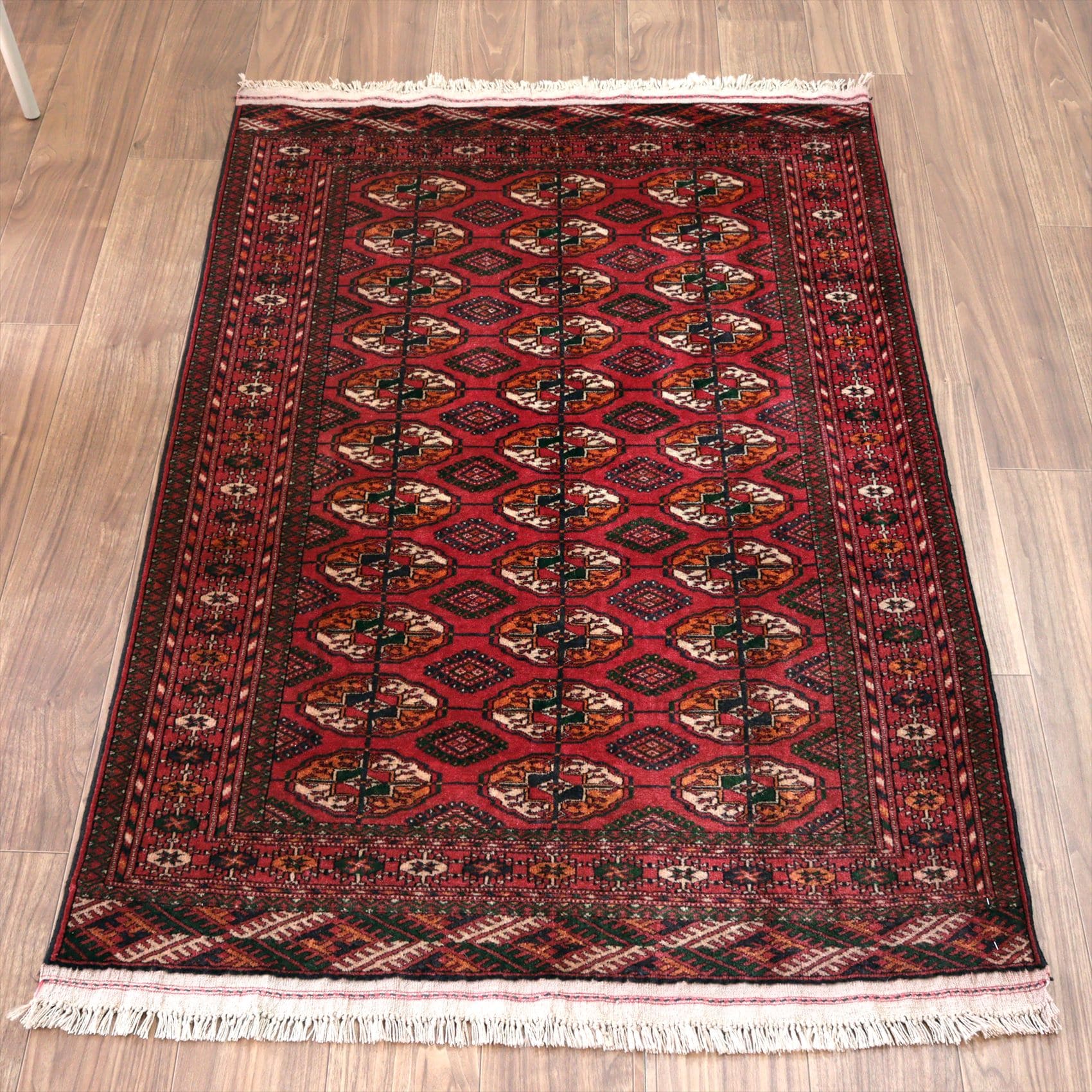 部族絨毯・トルクメン155×103cm 連なる赤いギュル文様