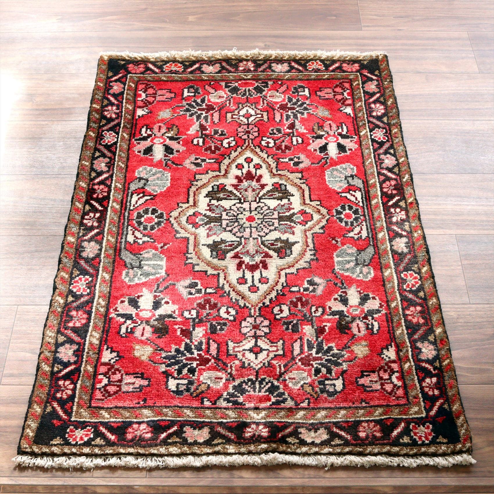 部族絨毯　トライバルラグ92×62cm 花のメダリオン　ハマダン