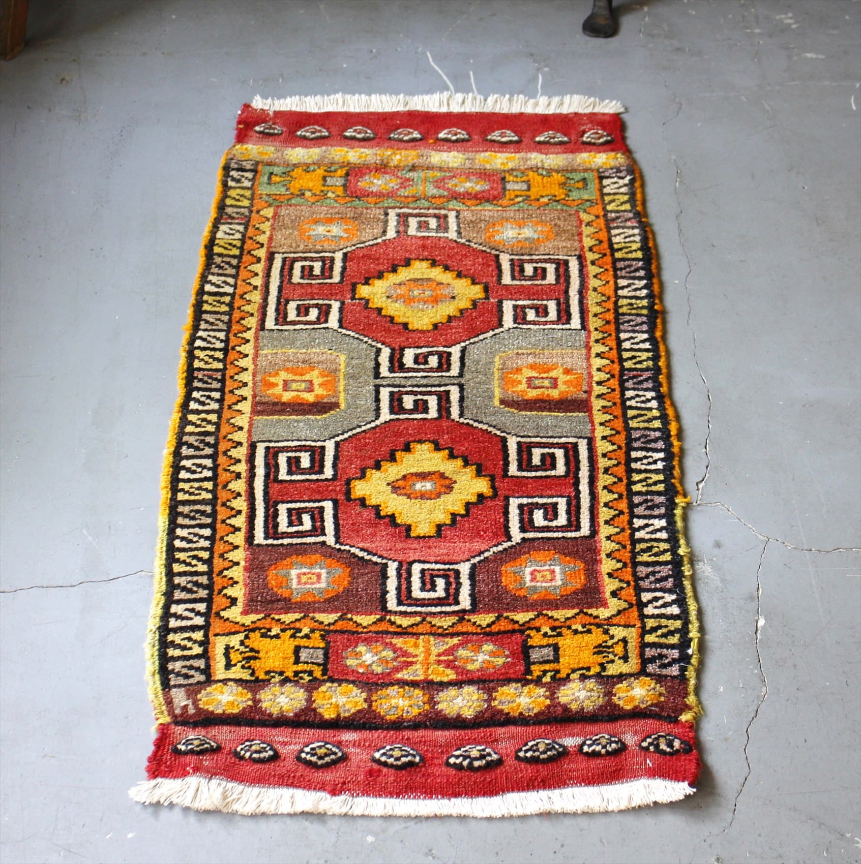 ヴィンテージラグ・トルコ絨毯/ヤストゥク96×48cm コンヤ・２つの変形メダリオン