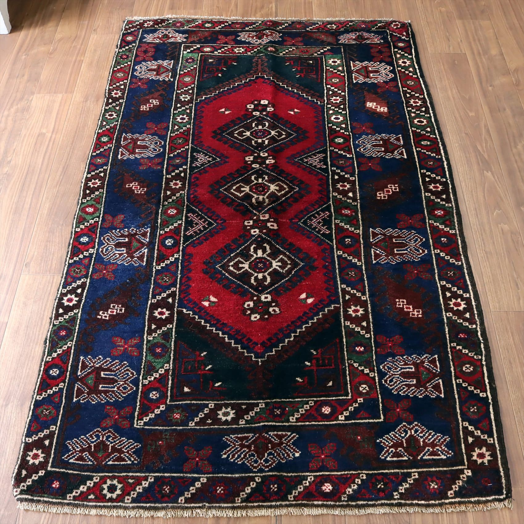 トルコ手織り絨毯 ドゥシュメアルトゥ201×123cm ３つのメダリオン