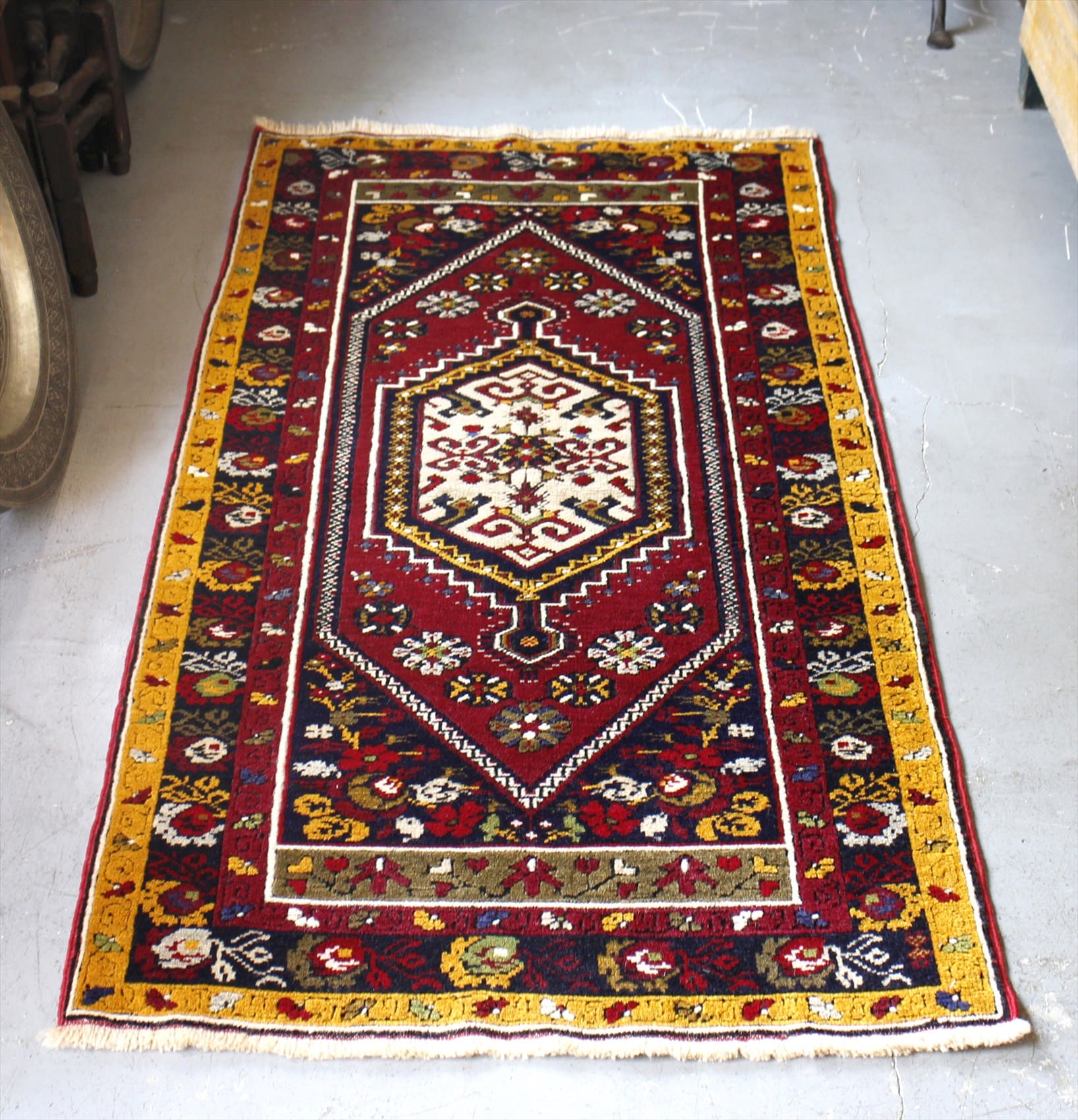 トルコ絨毯・アヴァノス/カッパドキア162×86cm ワインレッドとイエローボーダー