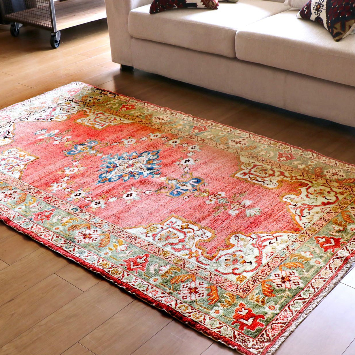 ヴィンテージラグ　トルコ絨毯　クラ 199×116cm 花のメダリオン 色褪せたパステル