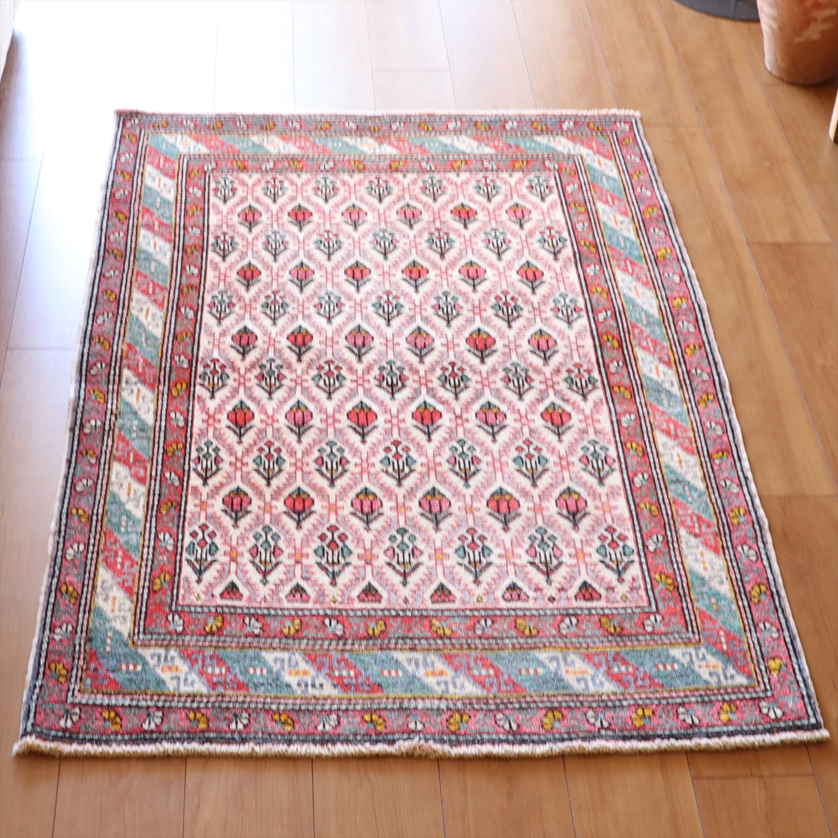 エリアラグ・トルコ絨毯132×95cm シルヴァン/花束