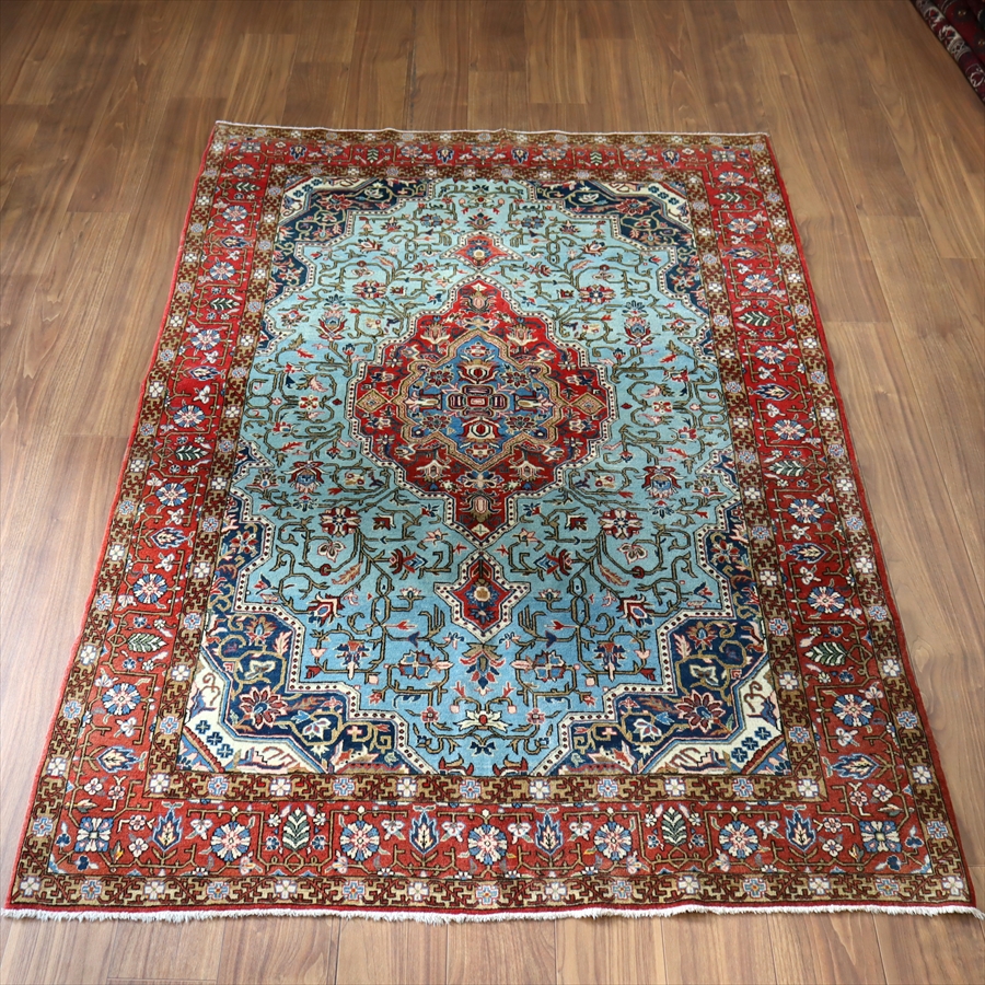 ペルシャ絨毯　クム産　204×139cm 水色 花のアラベスク