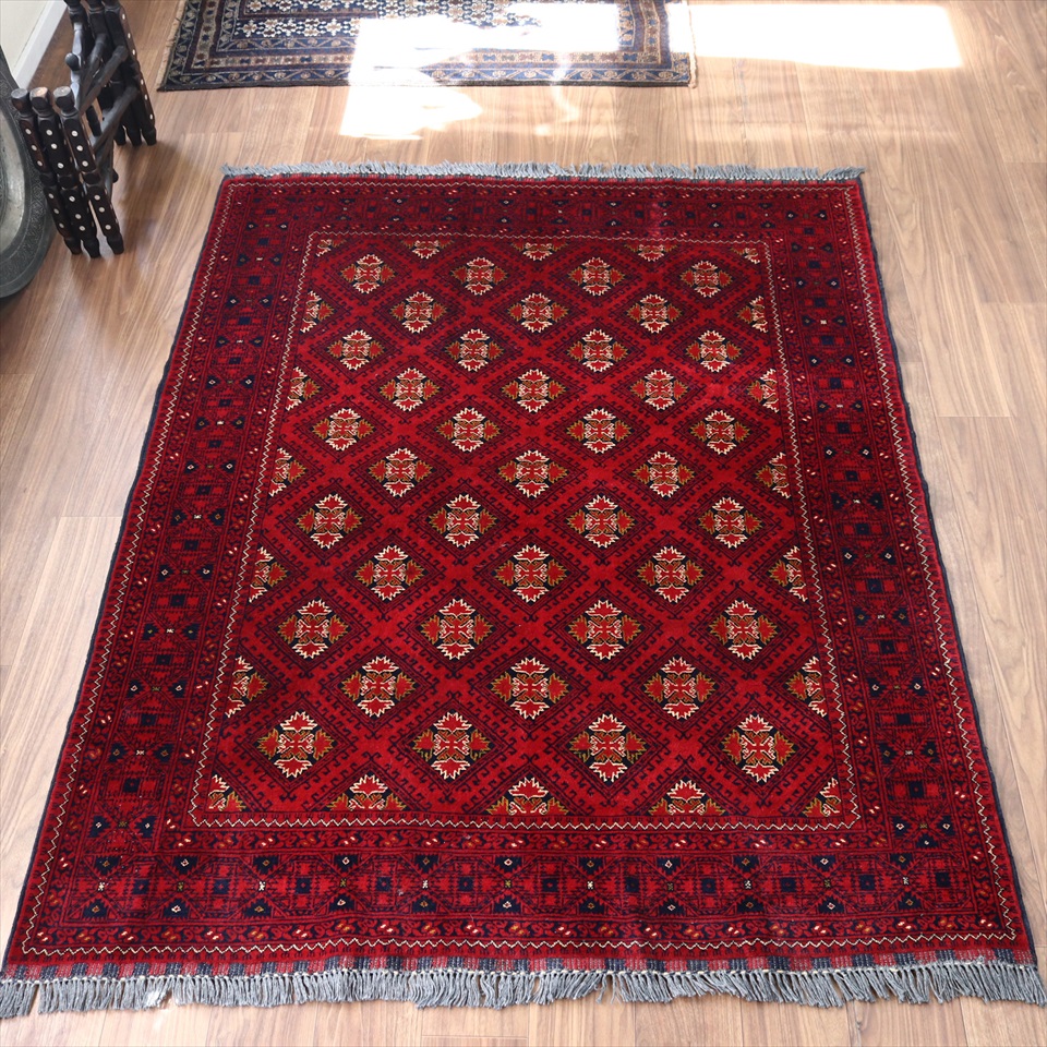 Kunduz クンドゥズ　赤いじゅうたん　手織りラグ189×148cm ビロードのようなツヤのある緻密な織り