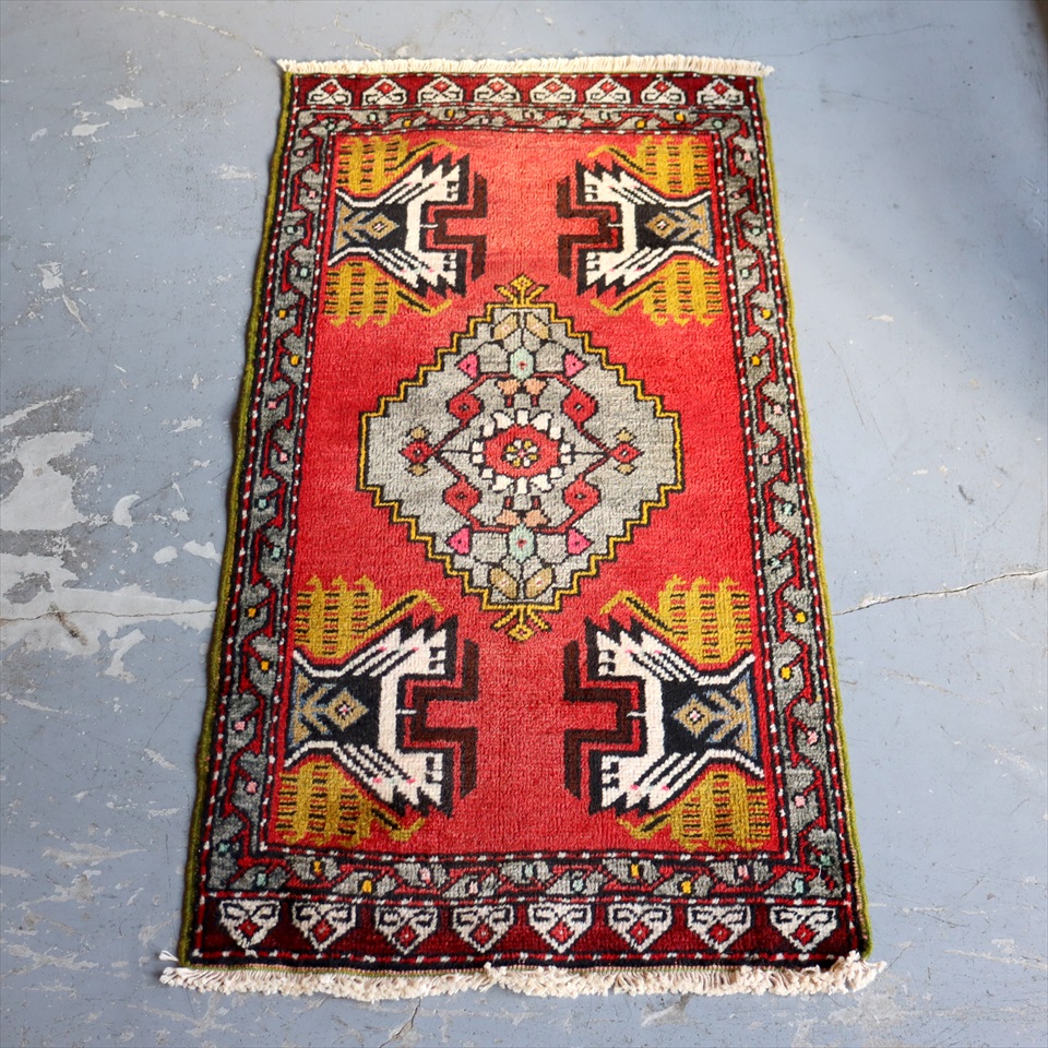 トルコ絨毯　トライバルラグ　ヤストゥク102×52cm クルシェヒール