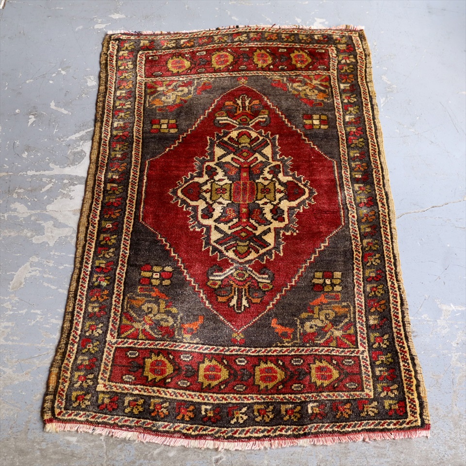 トルコ絨毯　トライバルラグ　ヤストゥク112×60cm アクサライ