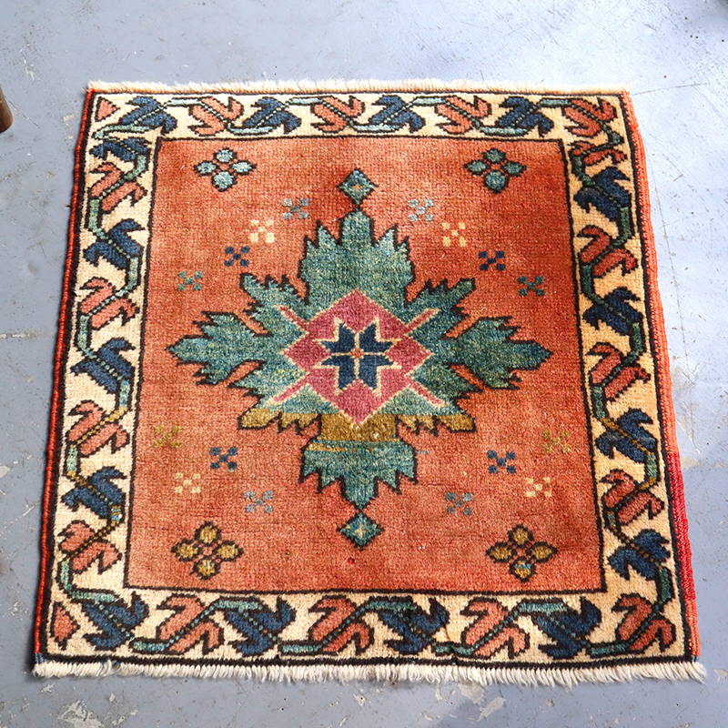 トルコ絨毯 オールドカーペット ヤストゥク64×64cm 葉と星 正方形 スクエア