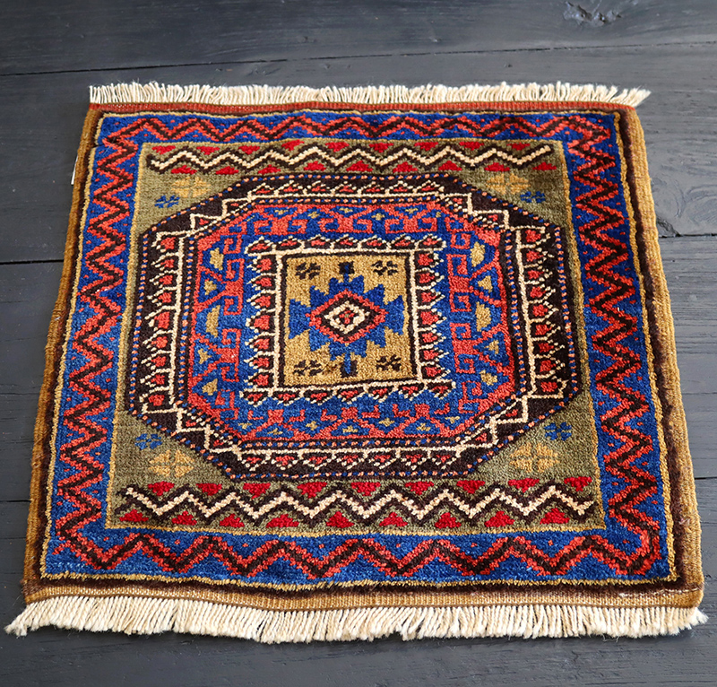 トルコ絨毯 正方形 ミニサイズ41×43cm ジグザグの幾何学モチーフ
