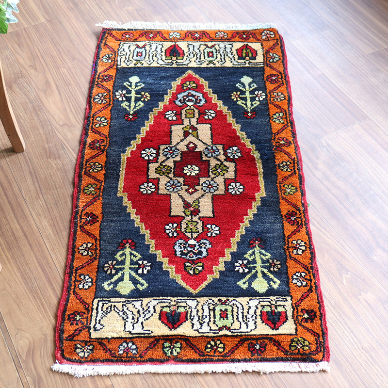 トルコ絨毯 ヤストゥク トライバルラグ113×55cm 花のモチーフ
