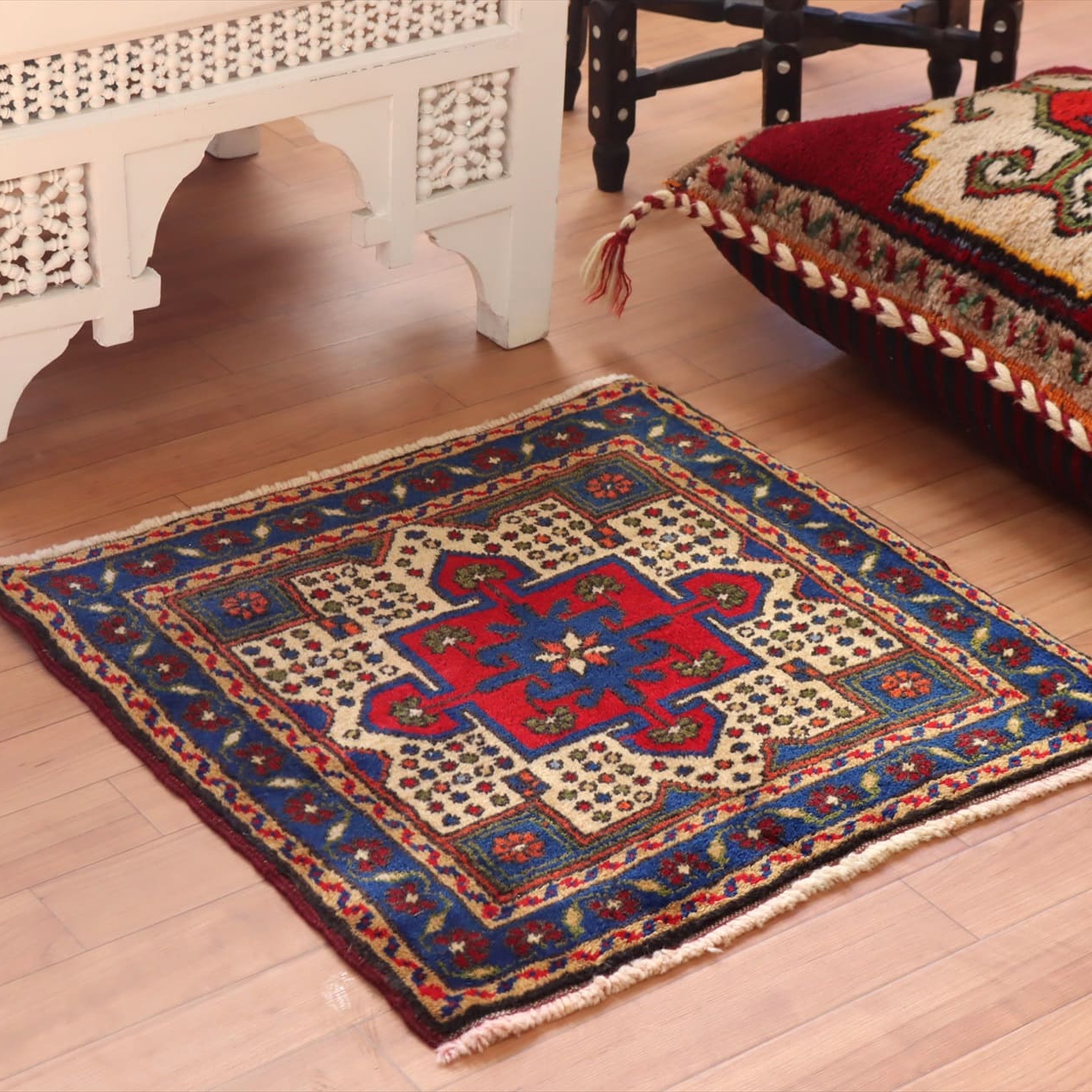 トルコ絨毯 オールドカーペット59×65cm アクサライ