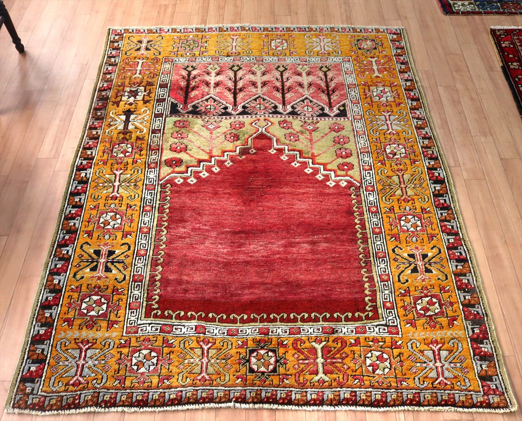 トルコ絨毯 オールドカーペット166×129cm 赤いミフラープ