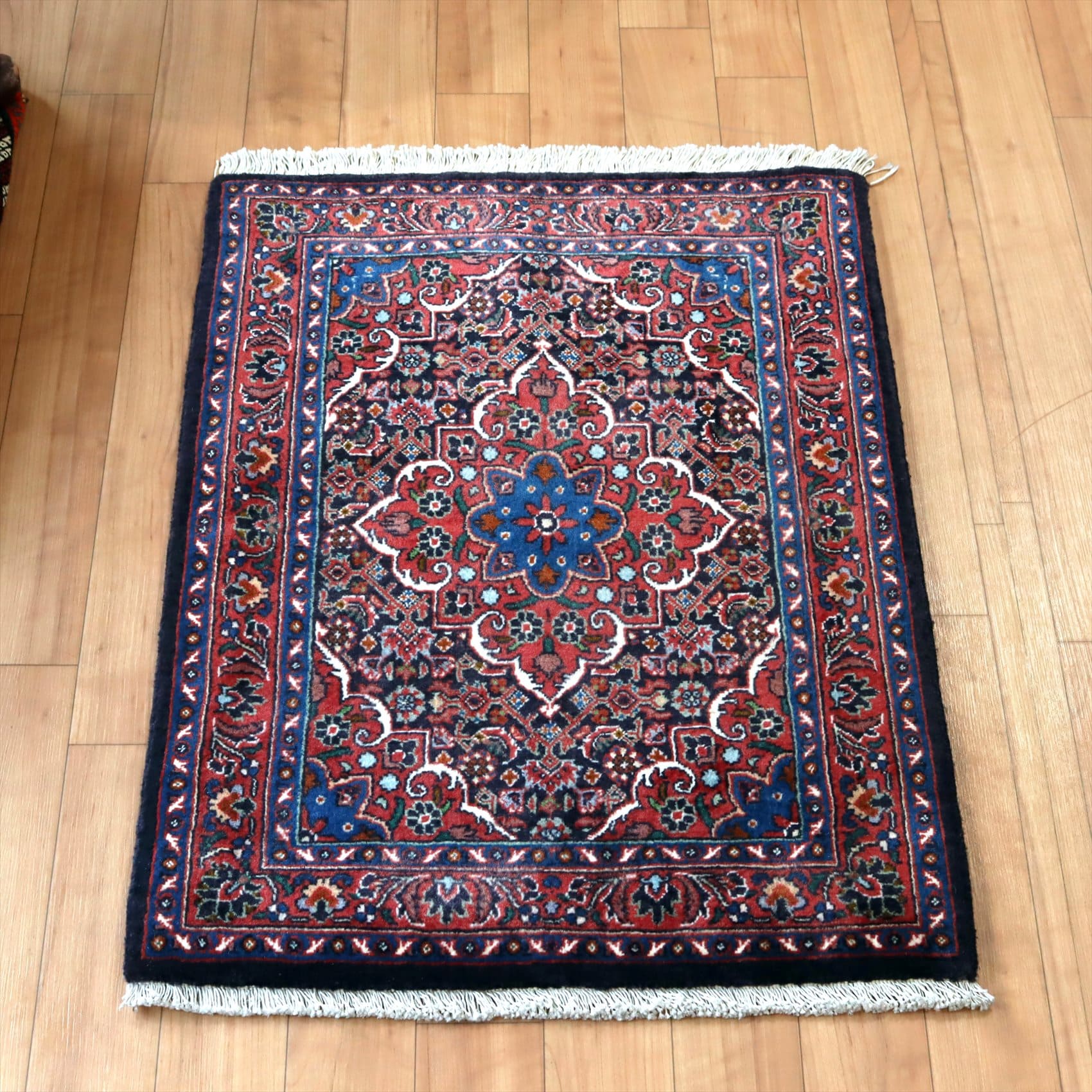 手織り絨毯 ビジャール67×50cm レッドのメダリオン