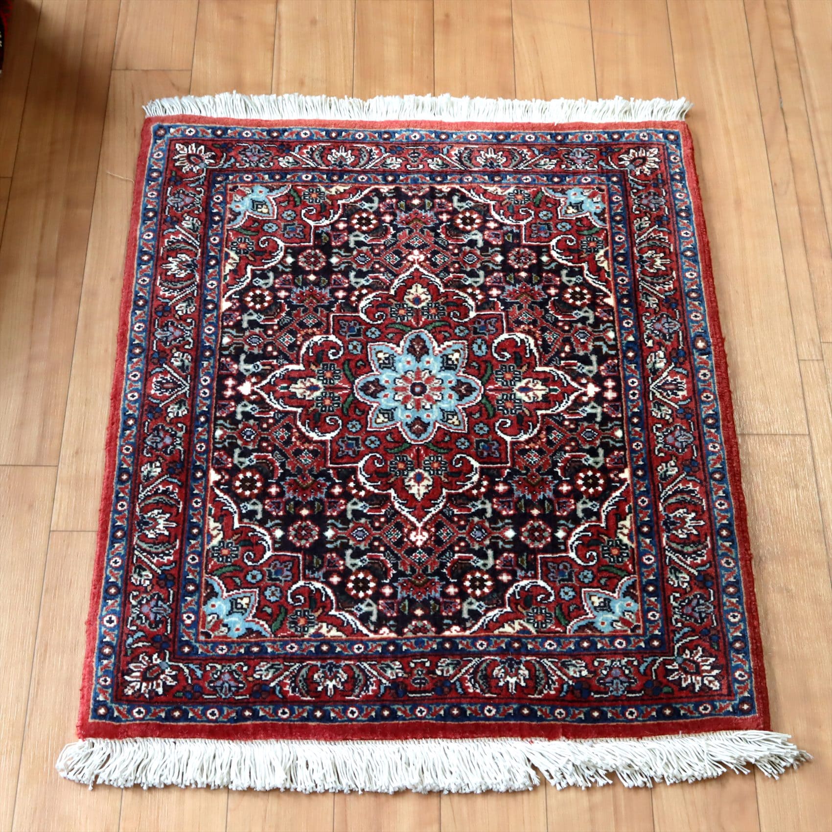 手織り絨毯 ビジャール60×50cm レッドのメダリオン