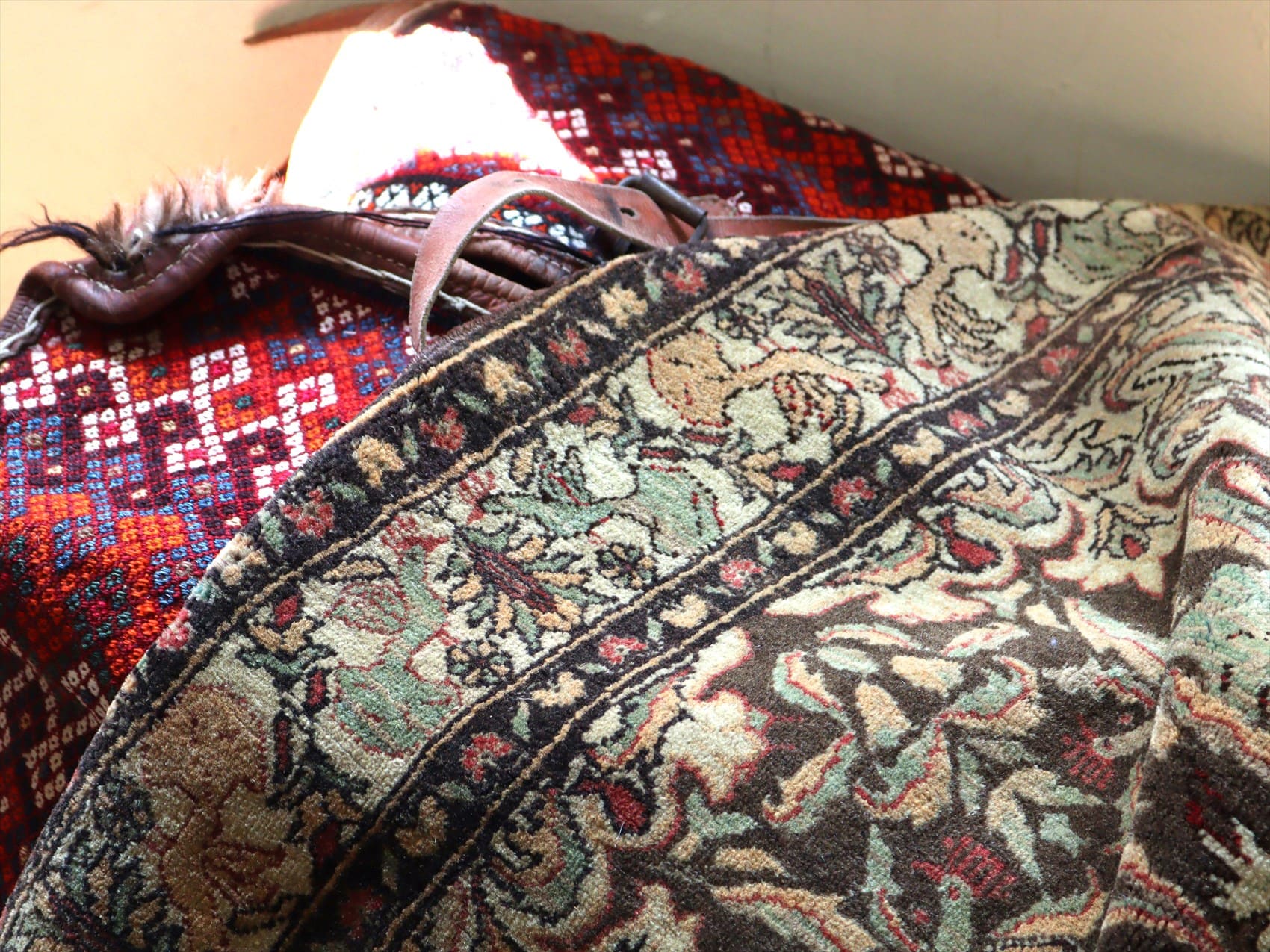 手織り絨毯 バルーチ166×106cm 草花と鳥 / ガラタバザール