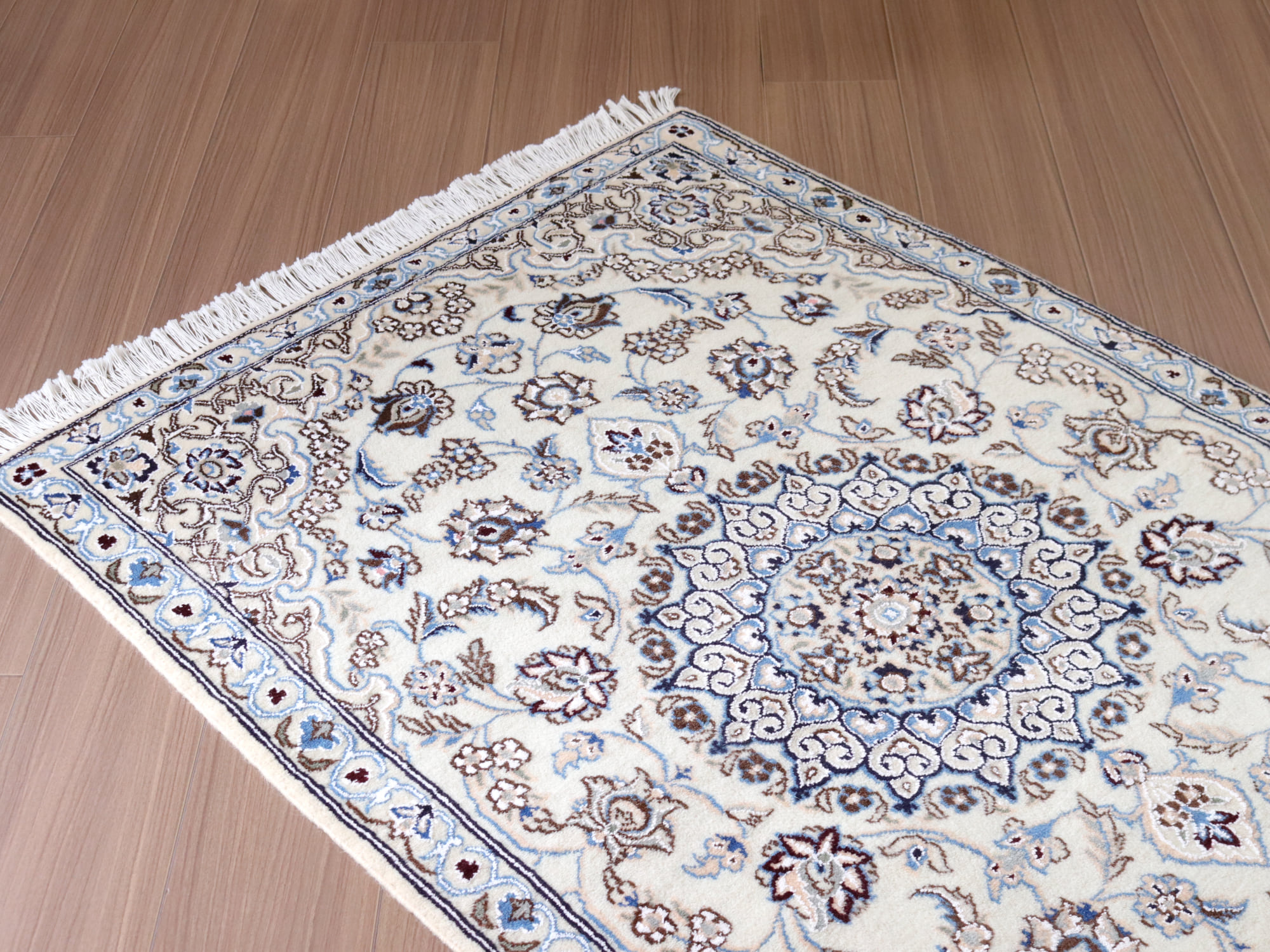 ペルシャ絨毯 ナイン135×89cm Nain 9La / ガラタバザール