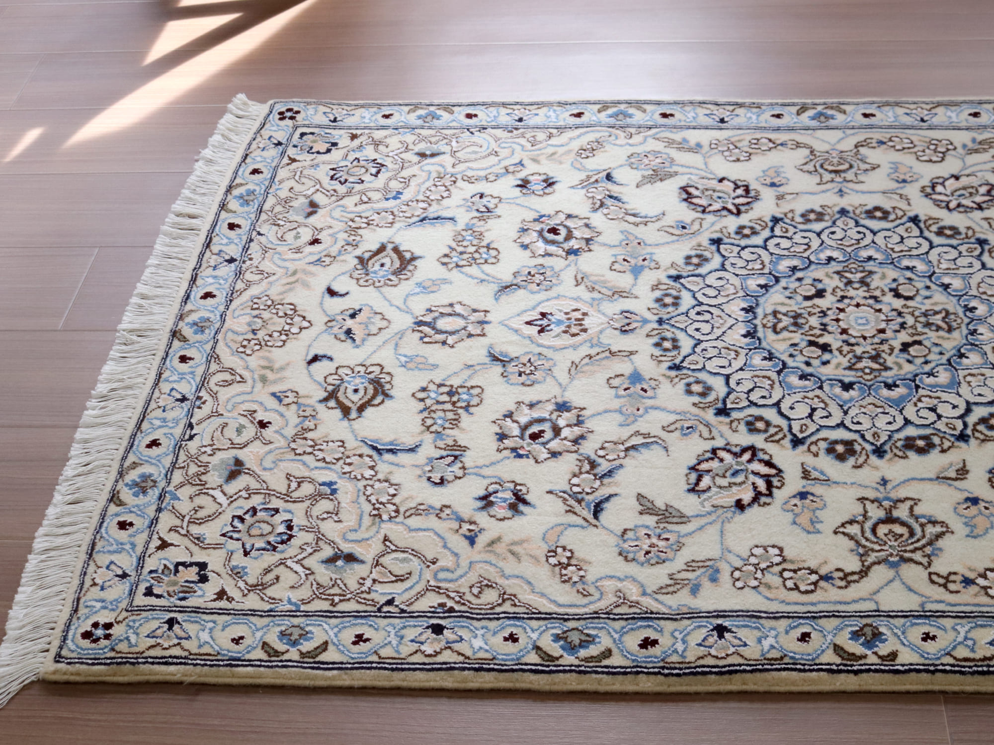 ペルシャ絨毯 ナイン135×89cm Nain 9La / ガラタバザール