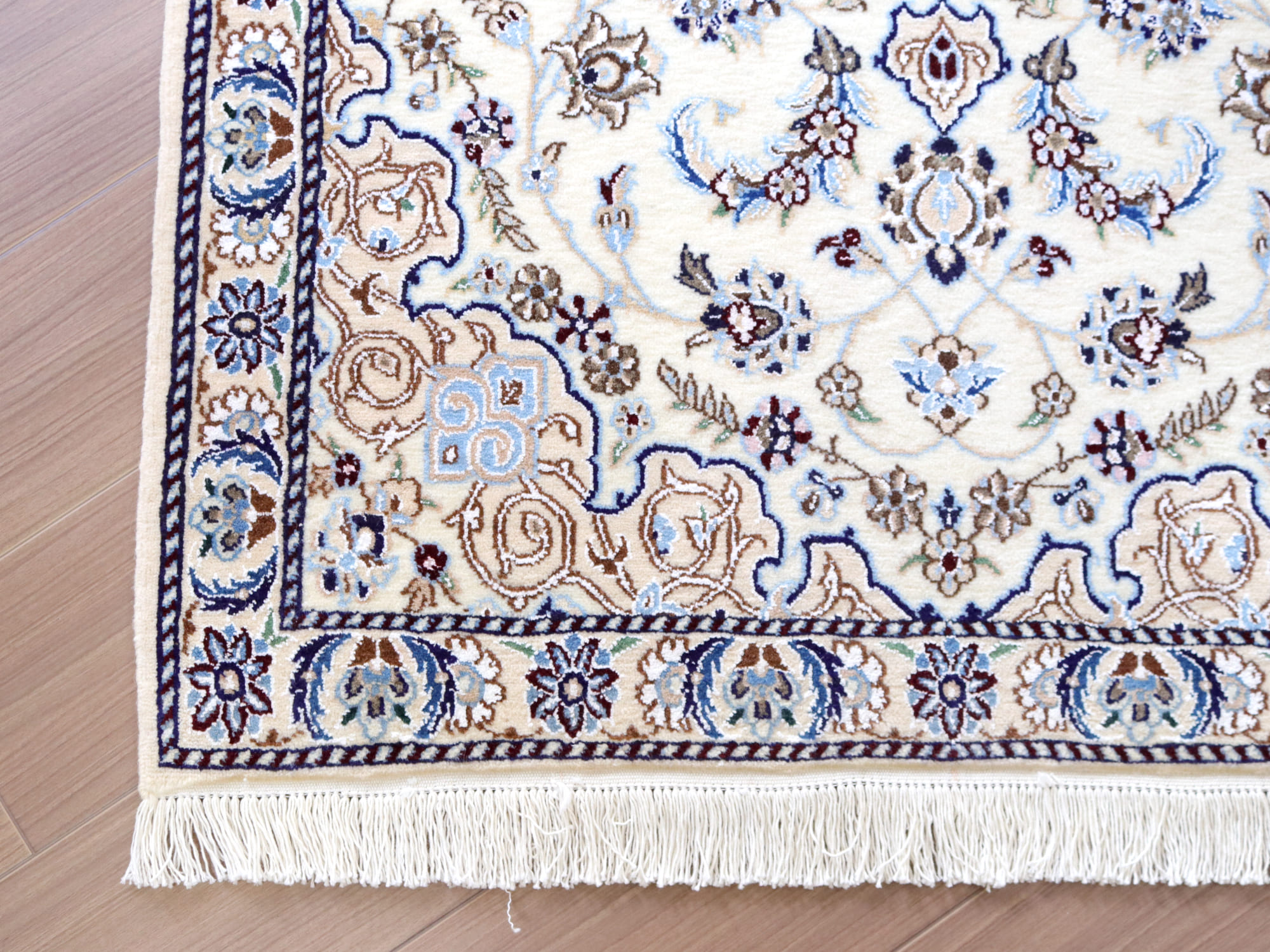 ペルシャ絨毯 ナイン136×92cm Nain 9La / ガラタバザール