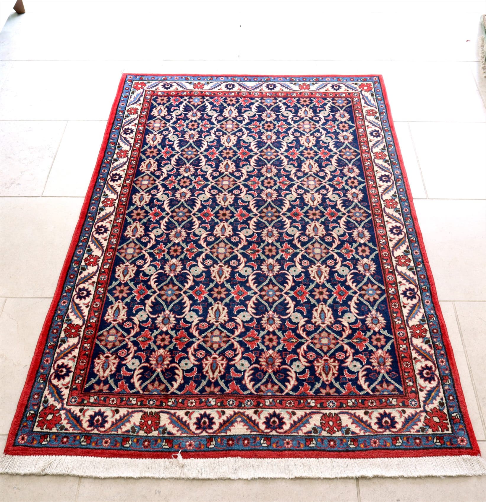 ペルシャ絨毯 ヴェラミン　手織りラグ154×104cm ネイビー　連続するラティス文様