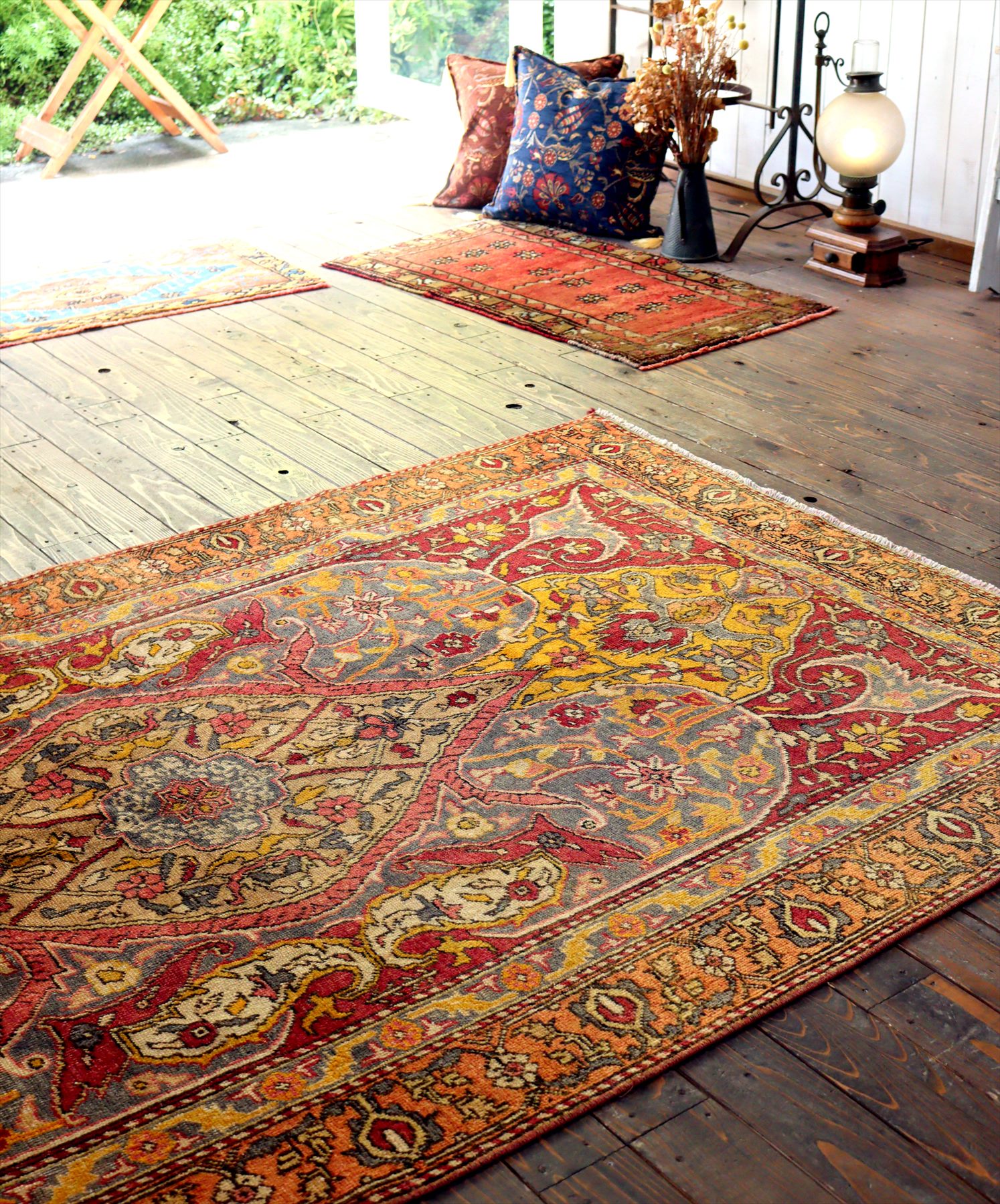 部族絨毯 チョルム213×124cm 花形のメダリオン
