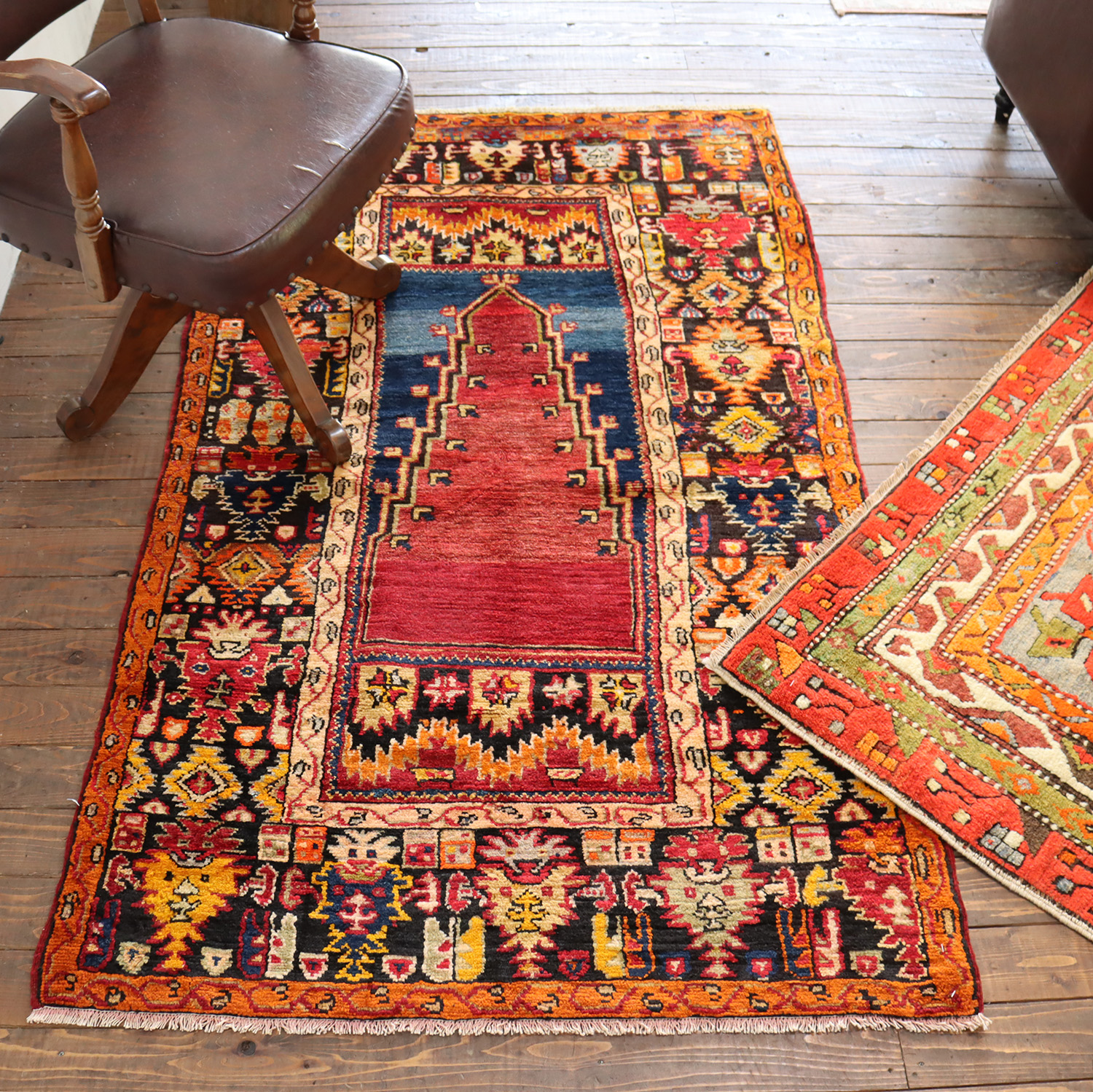 部族絨毯　シワス173×101cm 赤いミフラープ