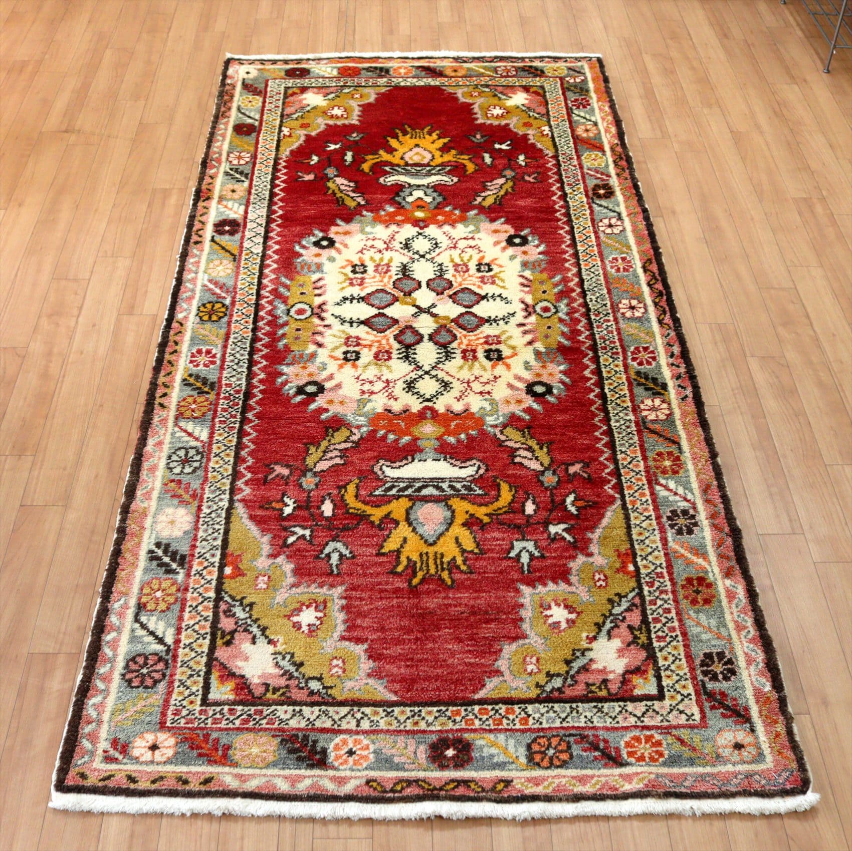 手織り絨毯 ギュネイ210×97cm 花のメダリオン